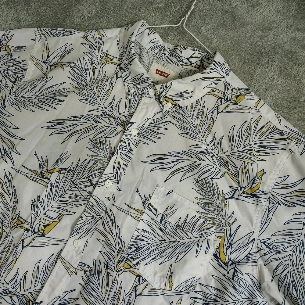 Levi's Men Button Up Shirt XL‎ Green Sketch Type Relaxed Hawaiian Pocket Collar